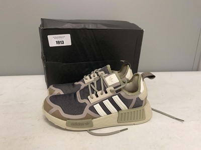 Lot Adidas UK5 NMD_R1 trainers in beige - boxed