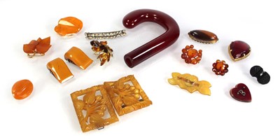 Lot 778 - A group of amber-type jewellery including...