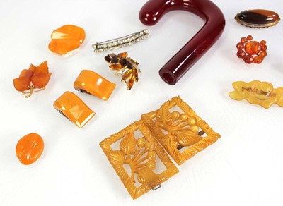 Lot 778 - A group of amber-type jewellery including...