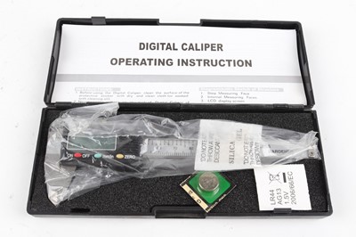 Lot 1190 - Cased digital caliper 4ins/100mm