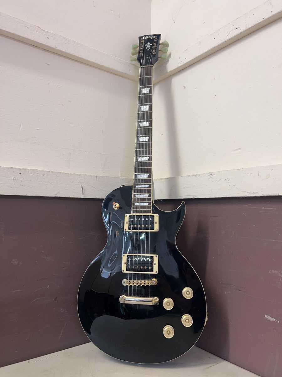 Lot A JHS Vintage black Les Paul style electric...