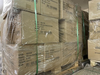 Lot 79 - 18 boxes each containing 60 sets of 4 Oakey...