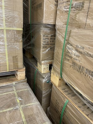 Lot 82 - 20 boxes each containing 60 sets of 4 Oakey...