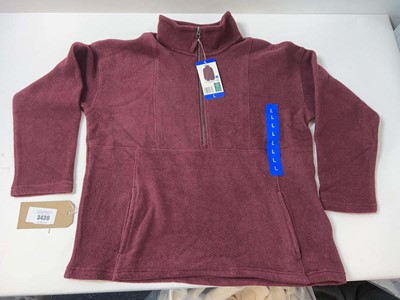 Lot 3332 - 12x 32 Degrees fleece Burgundy