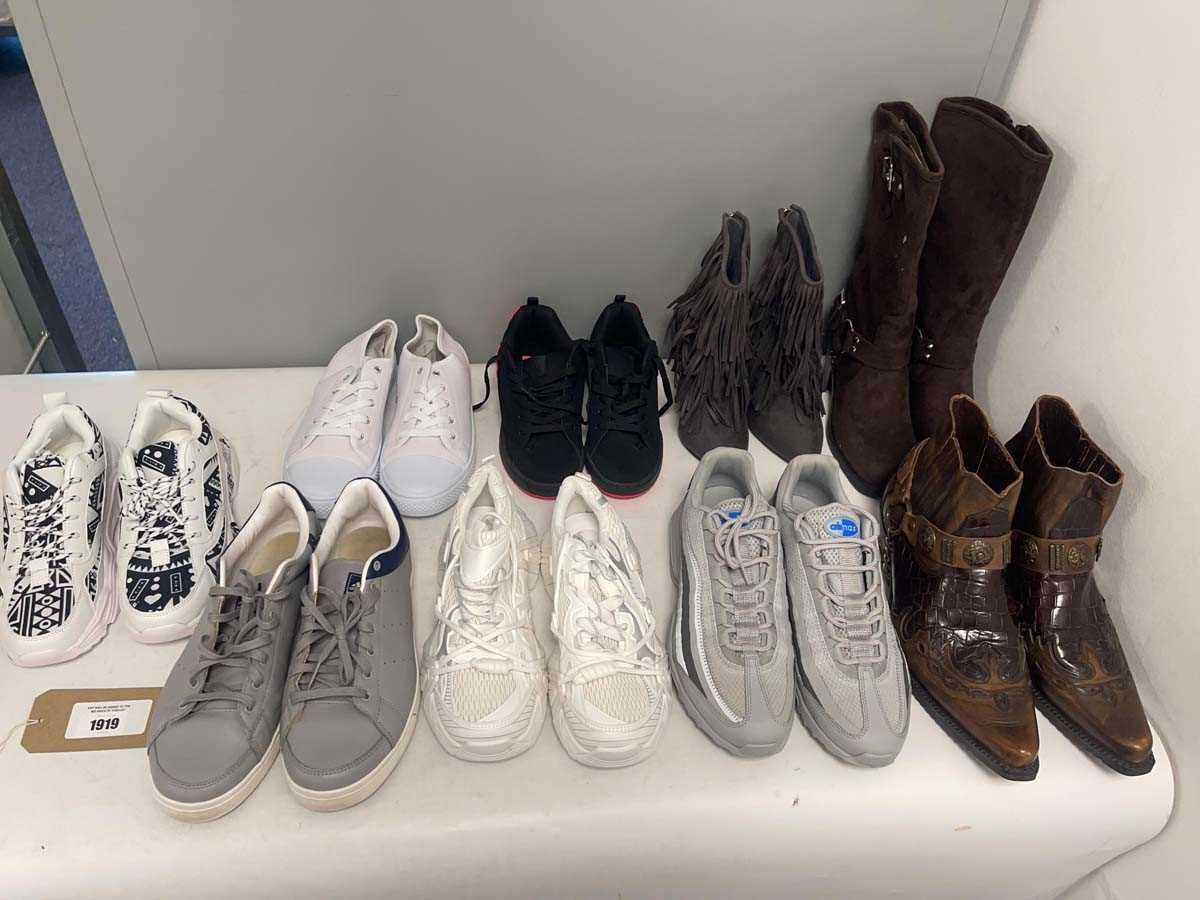 Lot 9x Pairs of trainers / boots to include Nike,...