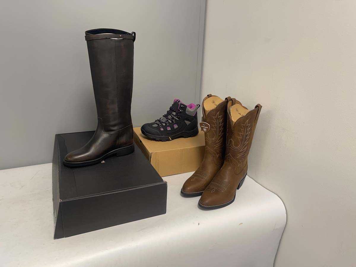 Lot 3x Pairs of boots to include Ariat UK10,...