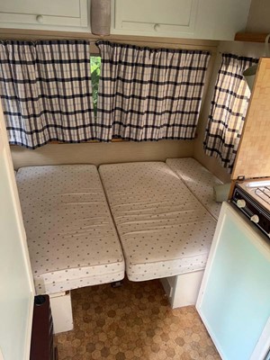 Lot 4236 - Single axle touring caravan