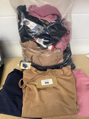 Lot 1810 - Approx 15 x ladies Lazypants hooded sweatshirts