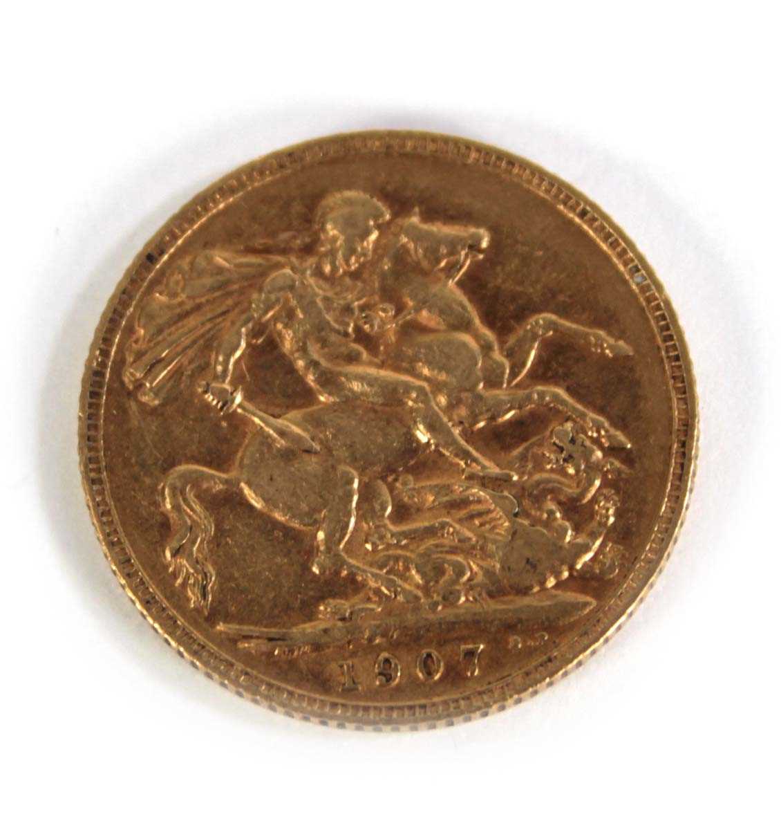 Lot 401 - An Edwardian sovereign dated 1907