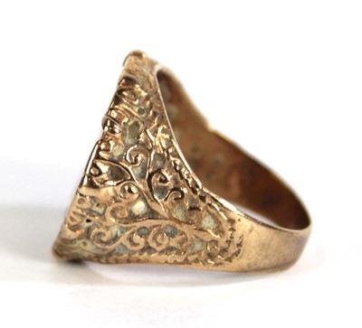 Lot 403 - A 9ct yellow gold ring set half sovereign...