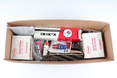 Lot 2913 - Tray of reloading equipment to include Lee...