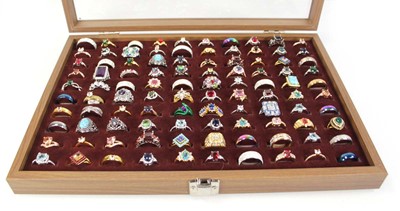 Lot 786 - A tray containing one hundred silver,...