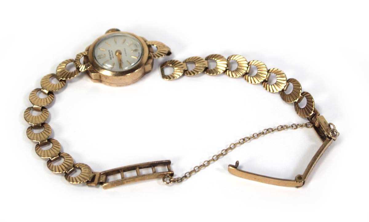 Lot 463 - A ladies 9ct yellow gold wristwatch by Renown,...