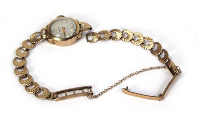 Lot 463 - A ladies 9ct yellow gold wristwatch by Renown,...