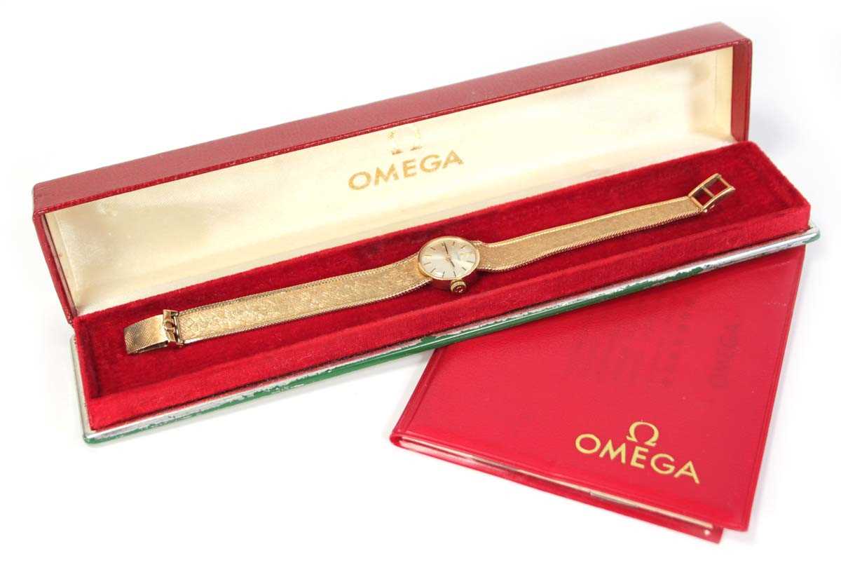 Lot 465 - A ladies 9ct yellow gold wristwatch by Omega,...