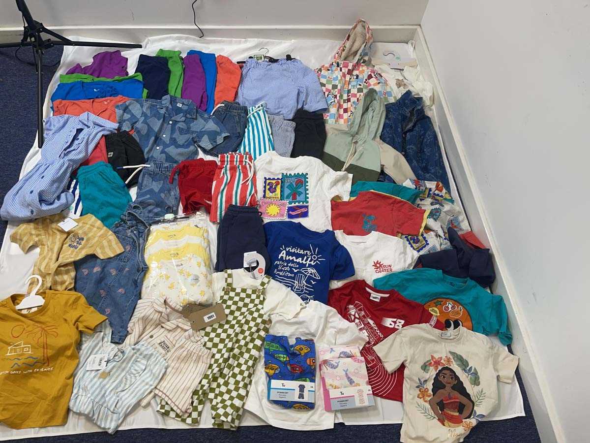 Lot TU children's clothing