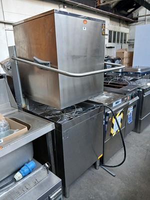 Lot 50 - 66cm Electrolux Pass through dishwasher