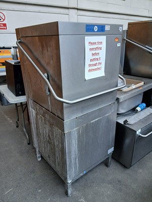 Lot 51 - 62cm Hobart AMXS-16 pass through dishwasher...