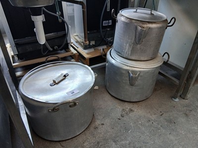 Lot 130 - 3 large aluminium kettles with lids