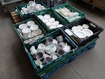Lot 158 - 10 stacking crates containing Wedgwood plates...