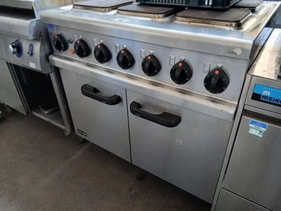 Lot 166 - 90 cm electric Lincat 6-zone solid top cooker...