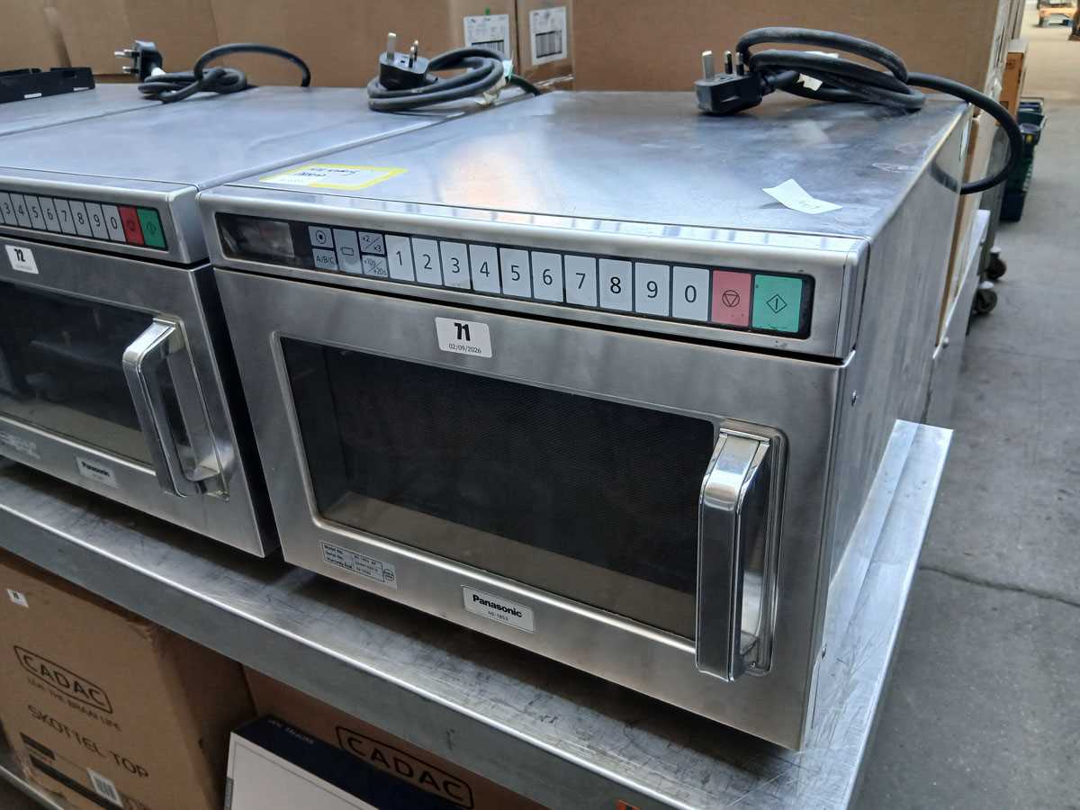 Lot 71 - 42cm Panasonic NE-1853 1800W microwave oven