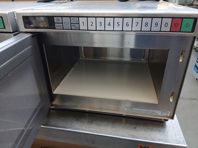 Lot 71 - 42cm Panasonic NE-1853 1800W microwave oven