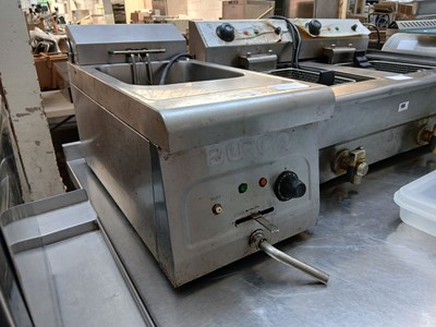 Lot 196 - 30 cm electric Burco single tank fryer