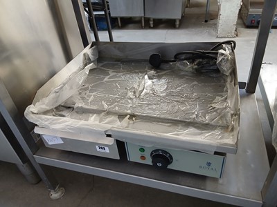 Lot 203 - 55 cm electric Royal flat-top griddle