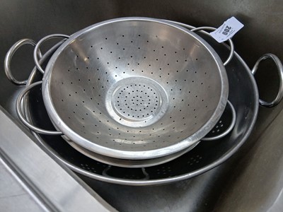 Lot 209 - 3 x various colanders
