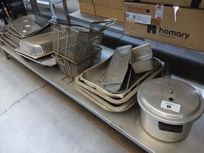 Lot 80 - Shelf of various stainless steel and aluminium...