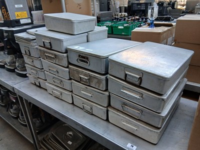 Lot 82 - Approx. 16x various sized grundy tins with...