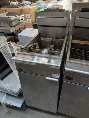 Lot 225 - 40cm gas single tank fryer with 2x baskets
