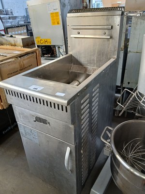 Lot 239 - 40cm gas single tank fryer