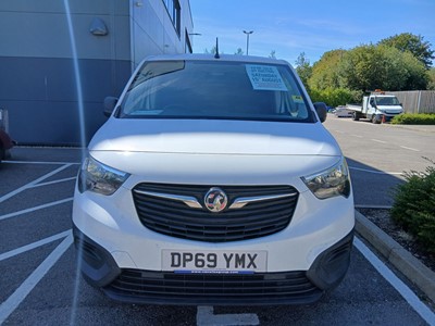 Lot (DP69 YMX) 2019 Vauxhall Combo Cargo Edition...