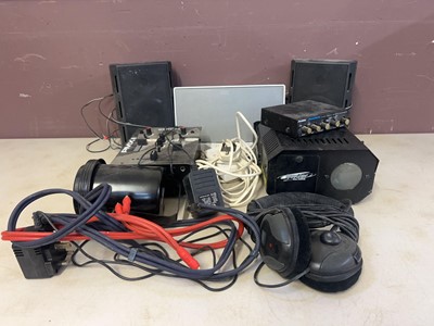 Lot A small assortment of audio equipment to...