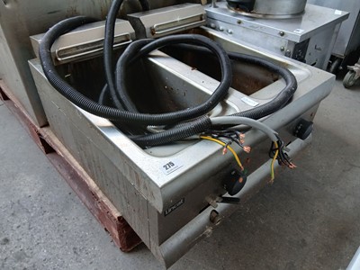 Lot 275 - 60cm electric Lincat benchtop twin-tank fryer