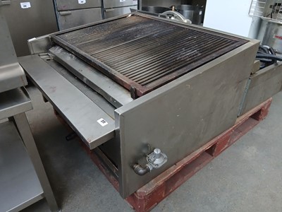 Lot 277 - 92cm gas Archway 3-burner char grill