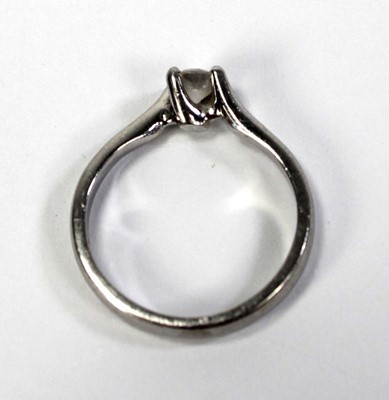 Lot 791 - A platinum ring set brilliant cut diamond in a...