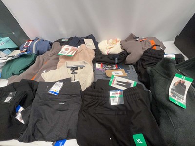 Lot 3324 - 16x mixed clothing Hunter, 32Degrees, Nautica,...