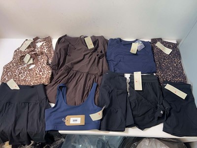 Lot 3699 - 10x Sweaty Betty sportswear clothing