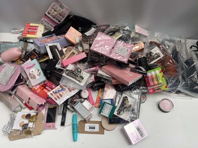 Lot 3566 - Mixed makeup and accessories