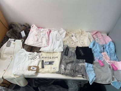 Lot 3713 - Ladies clothing White Fox, Zara, Bershka,...