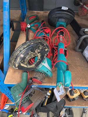 Lot 4092 - 3 electric Bosch strimmers