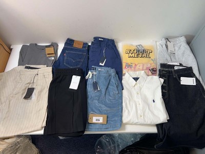 Lot 3725 - Men's clothing Mr. Marvis, Levi's ARNE,...