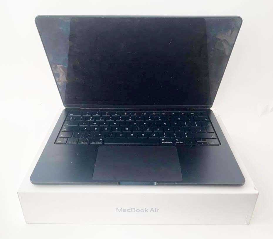 Lot MacBook Air 13" 2022 A2681 Midnight laptop...