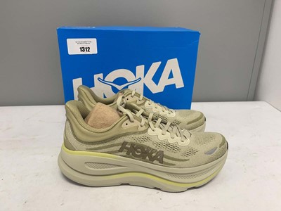 Lot Hoka UK10.5 bondi 9 trainers in beige - boxed