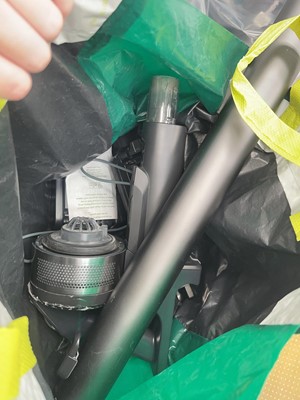 Lot 3337 - Hand held Samsung Jet 75E with accessories