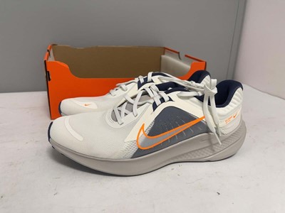 Lot Nike UK9.5 quest 5 trainers in off white