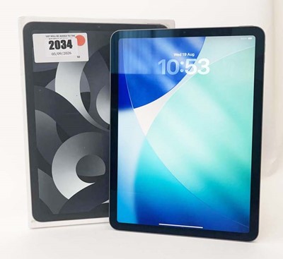 Lot iPad Air 5th Gen 64GB Space Grey with box
